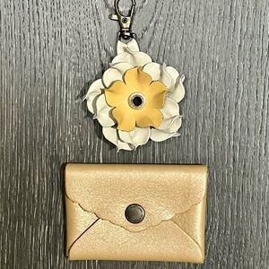 🥂Champagne Daisy Wallet & Custom Flower Charm - Portland Leather